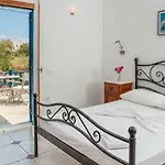 Ragoussis House Apartman Logarász