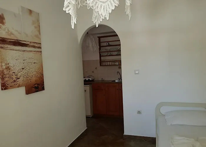 Ragoussis House * Logaras