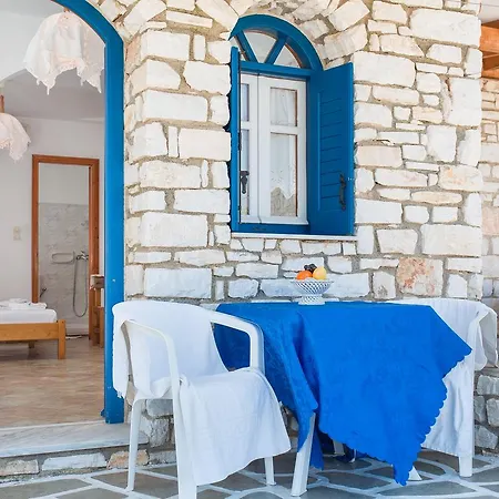 Ragoussis House * Logaras