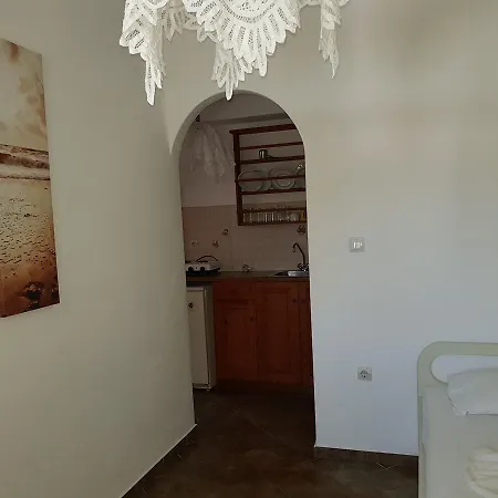 Ragoussis House * Logaras